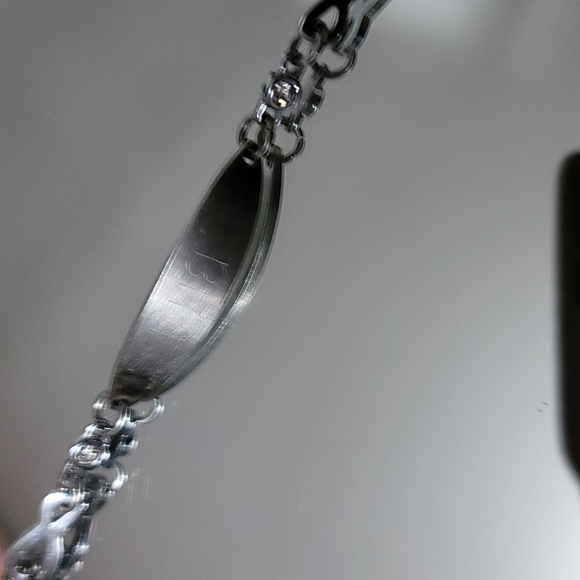 Stainless steel bracelet with two stones of each side engravable plate like new - Picture 5 of 5